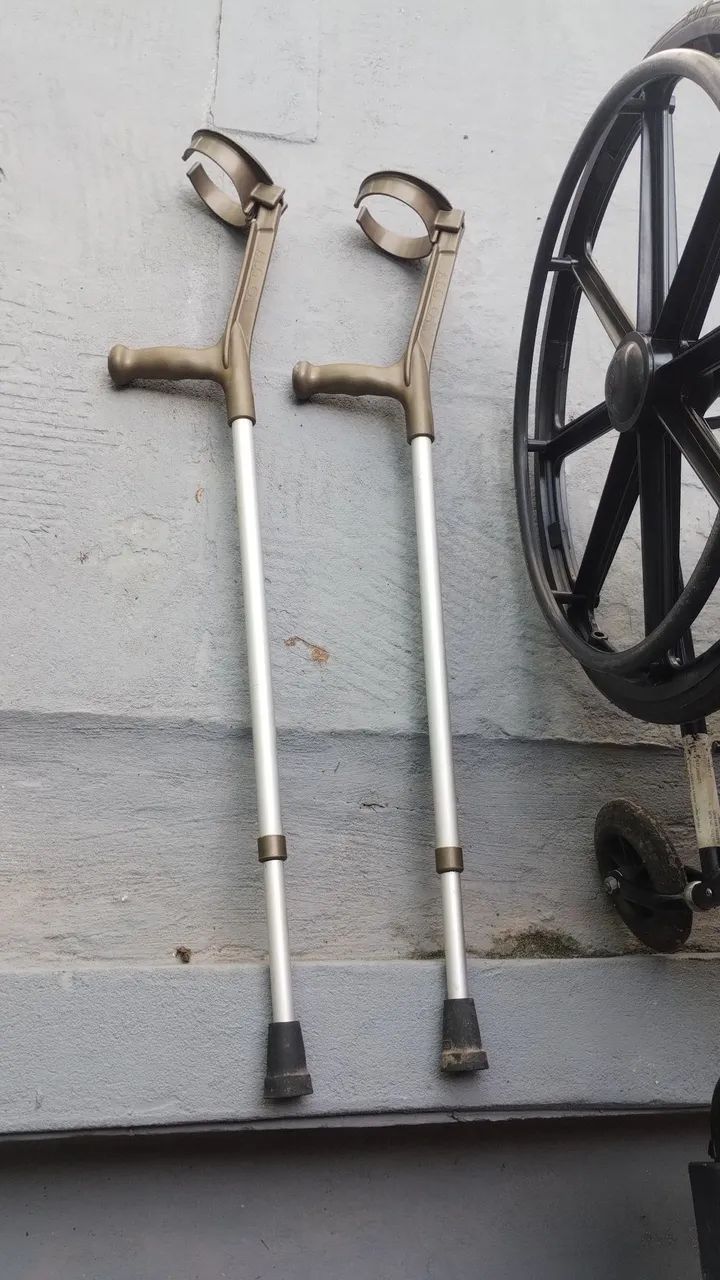 Cadeira de rodas + muletas  - Foto 5