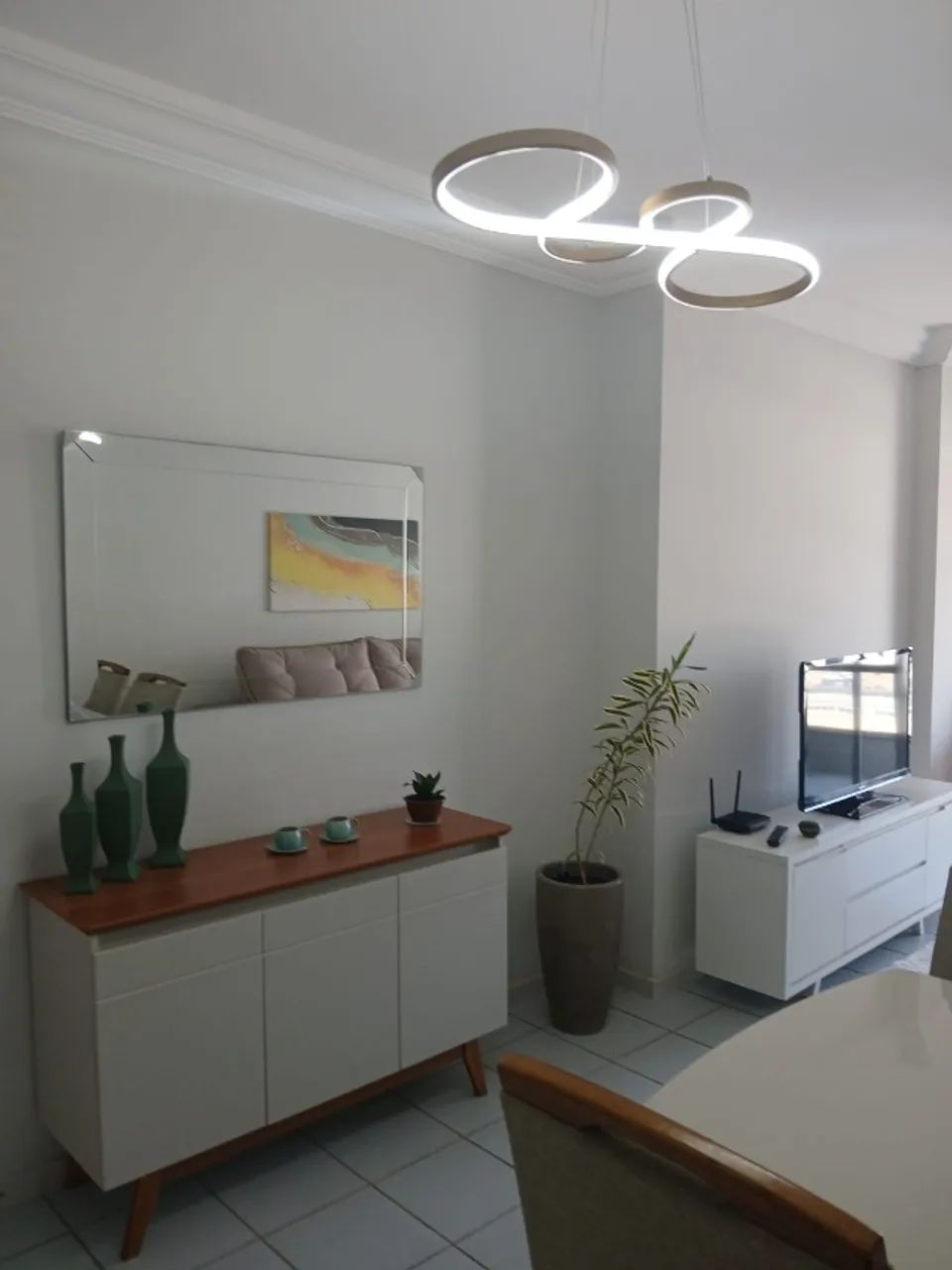 Alugo quarto para meninas