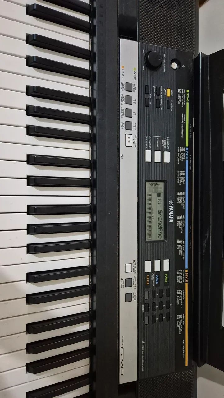 Teclado Yamaha PSR-E243  - Foto 2