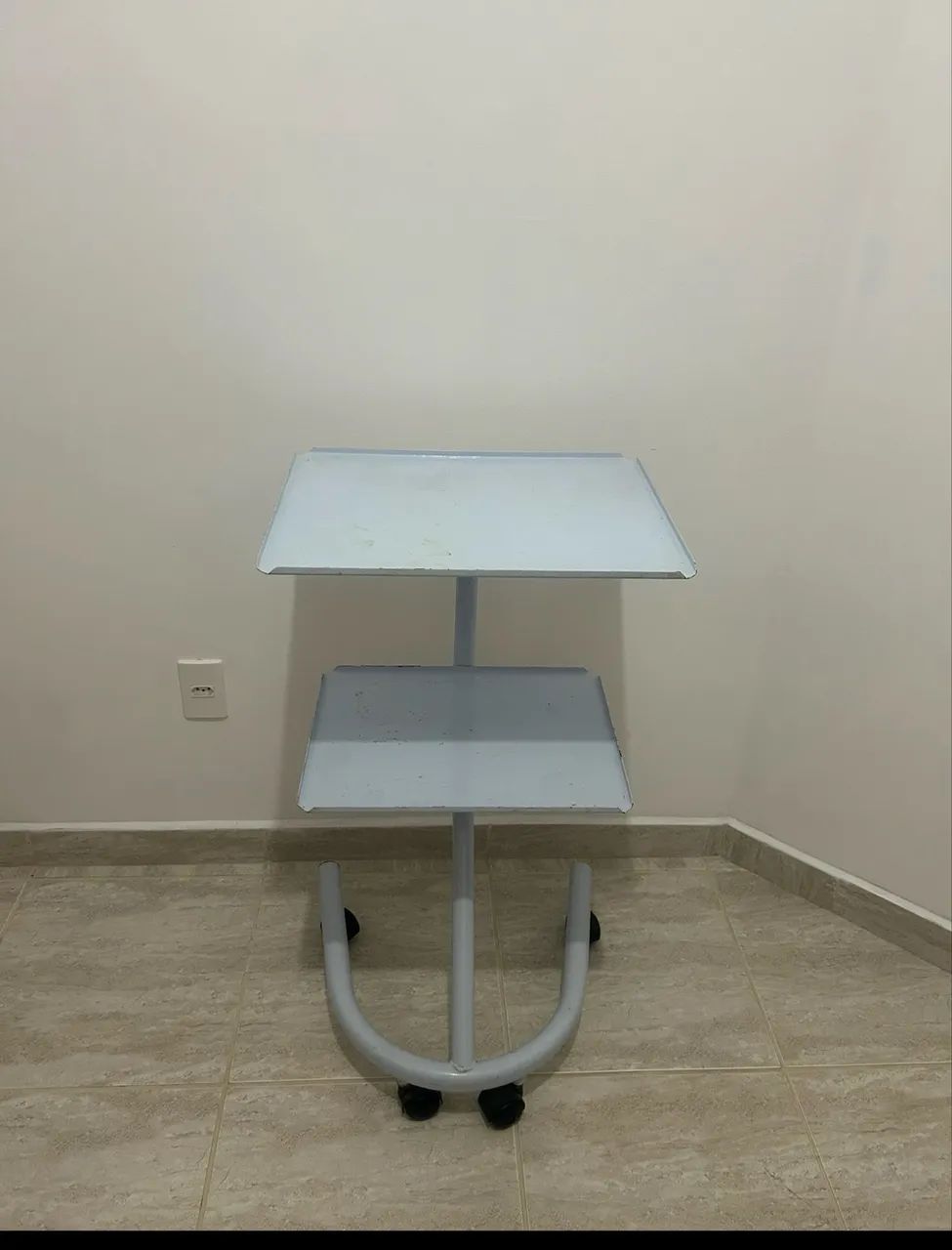 Mesa auxiliar hospitalar, Estética 