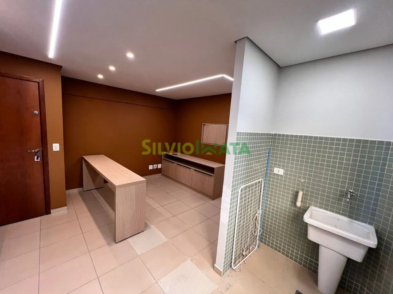 KITNET COM ÓTIMA LOCALIZAÇÃO NA ZONA 07, PRÓXIMO A UEM. - Foto 3