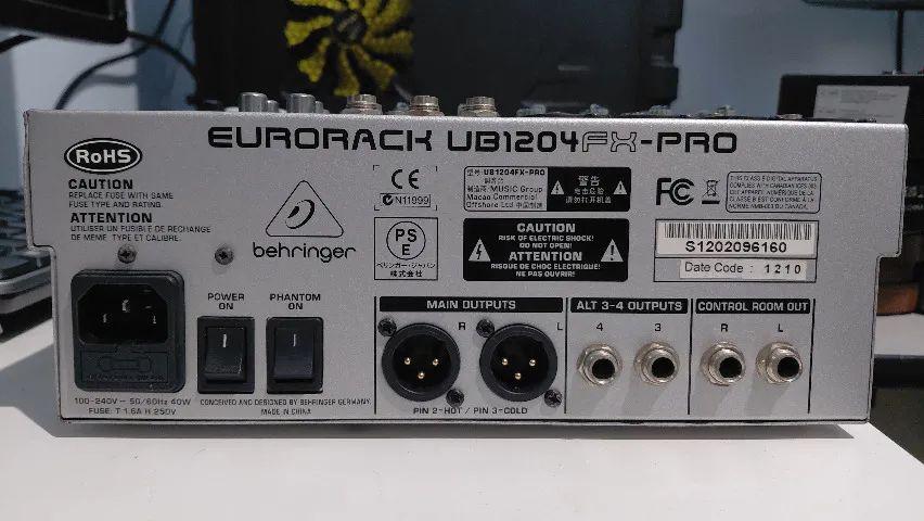 Mesa de som Behringer UB1204FX-PRO - Foto 2