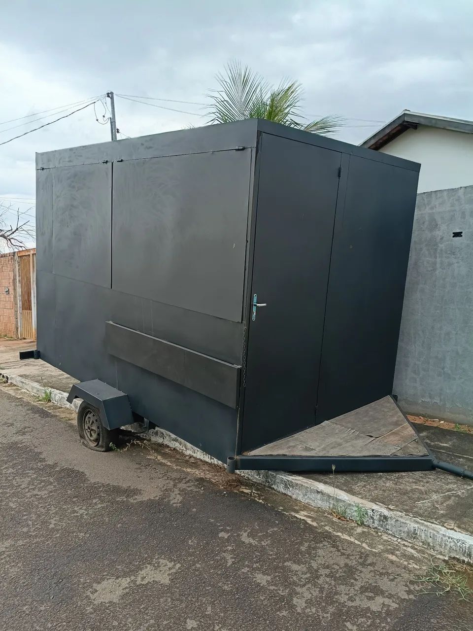 Trailer novo +chapa e espremedor de suco