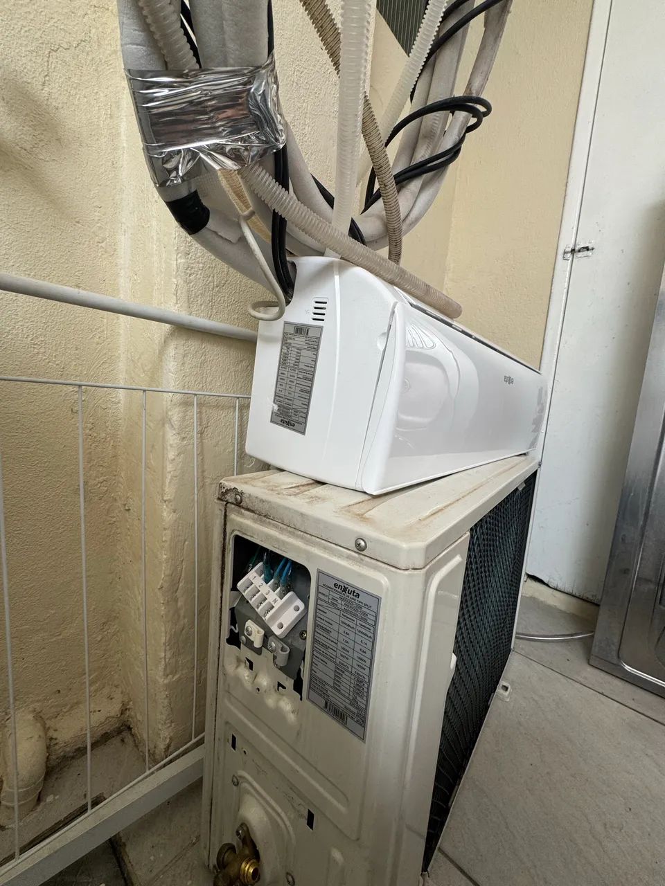 AR CONDICIONADO SPLIT QUENTE E FRIO ENXUTA 12000 BTUS - Foto 3