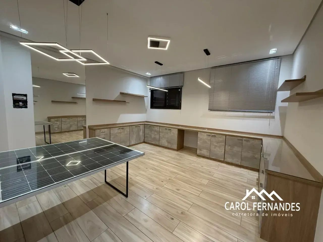 Sala comercial no Centro, planejada e com 1 vaga de garagem