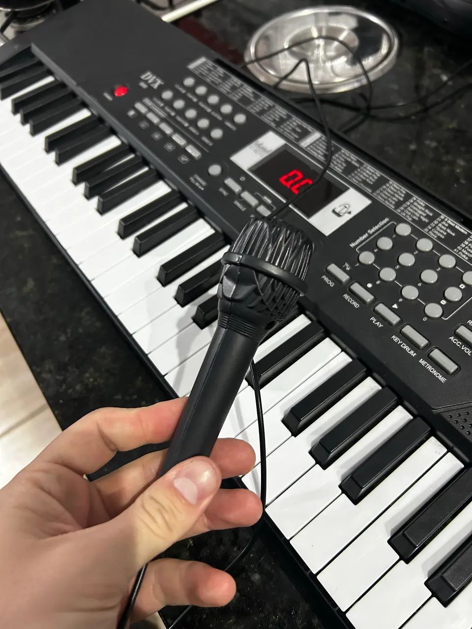 Teclado infantil com microfone 