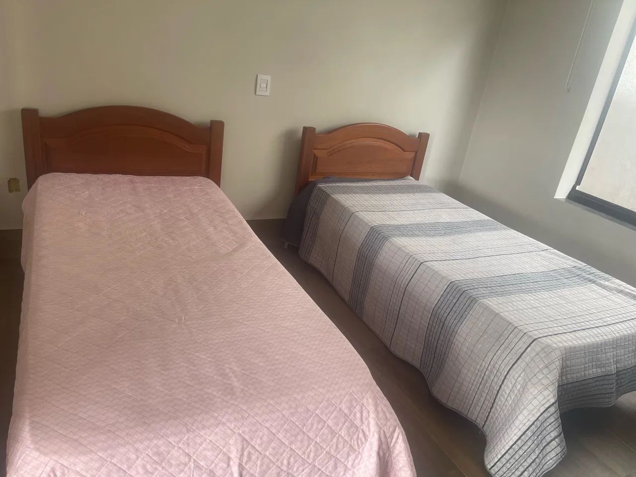 Cama de solteiro madeira maciça 