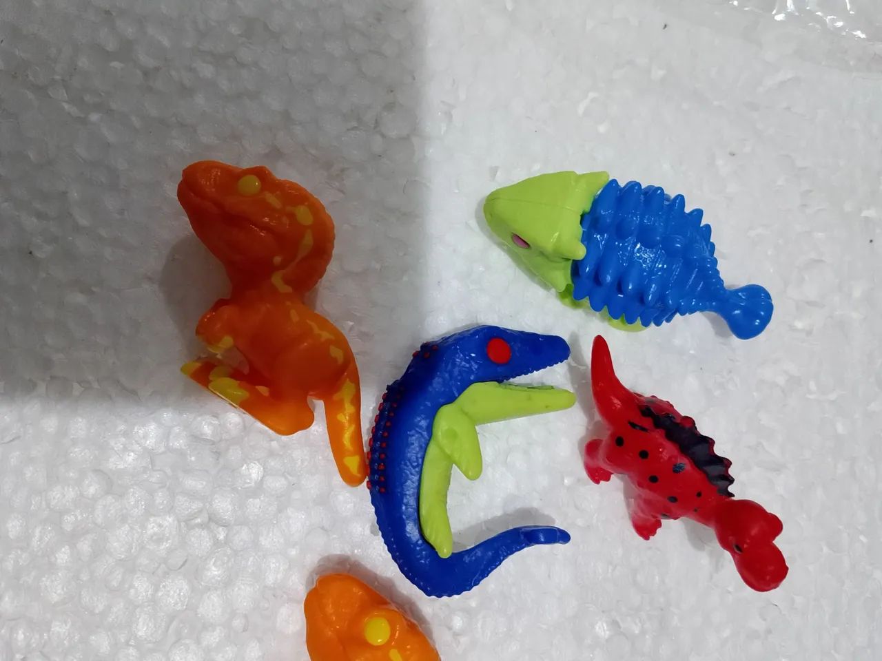 6  miniaturas colecionáveis dinossauros  - Foto 2
