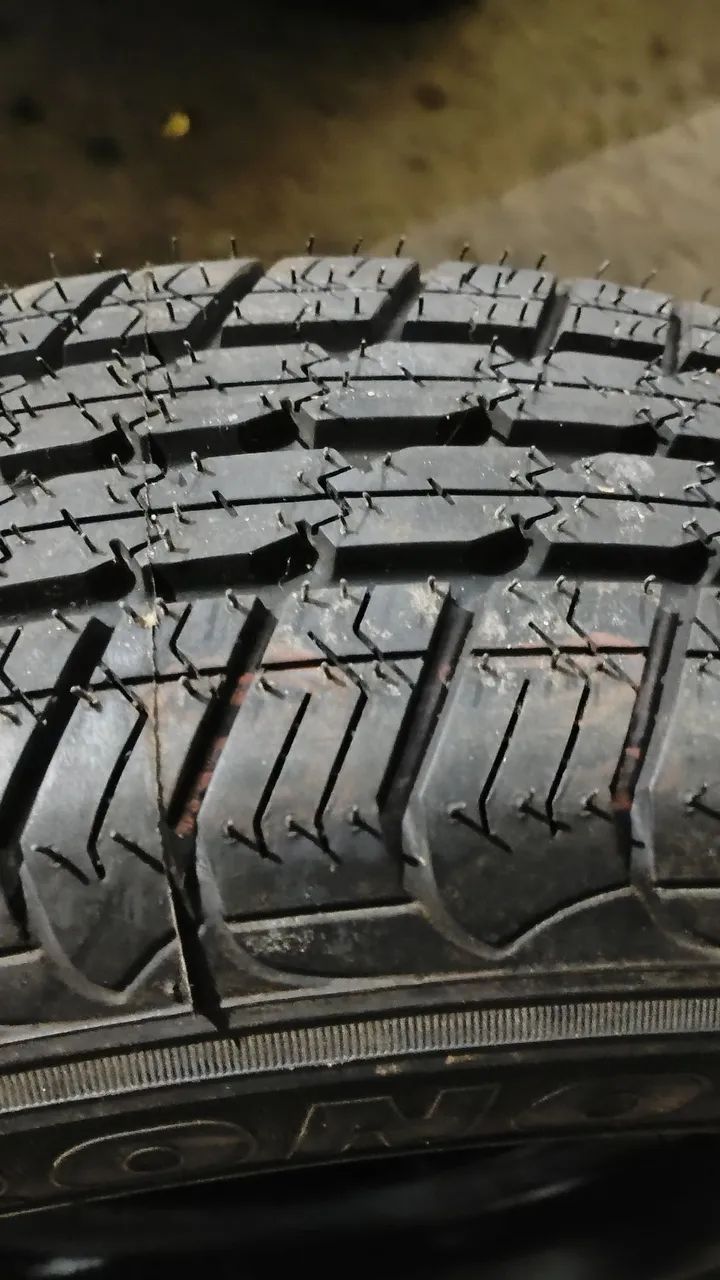 Pneu Pirelli 175 70 88t chrono  - Foto 3
