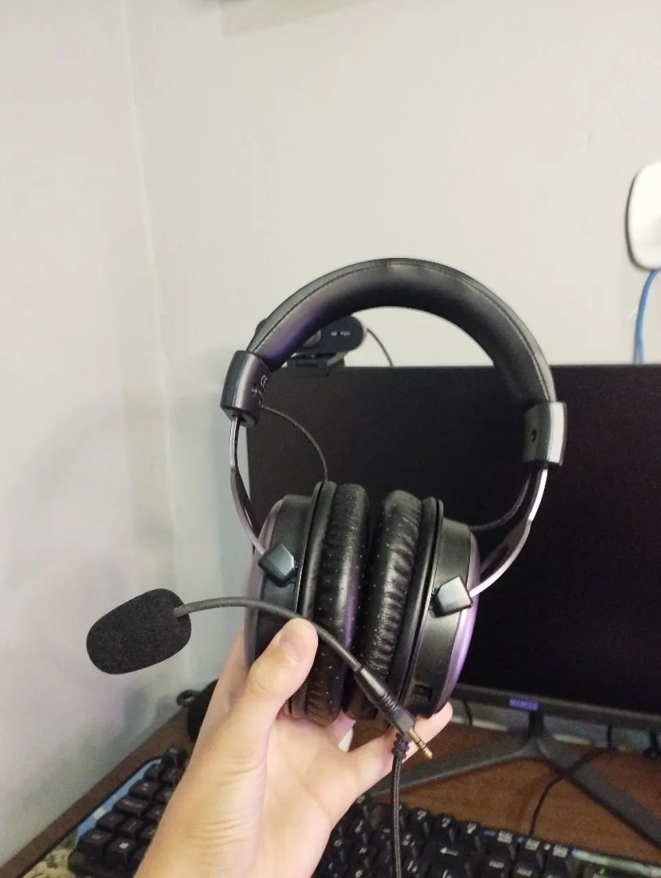Headset Gamer com microfone removível e em excelente estado  - Foto 3