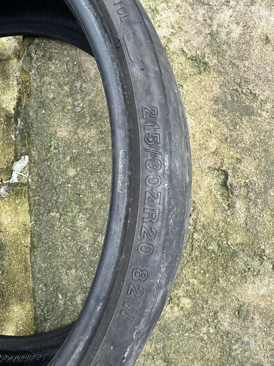 Pneu 215/30/20  - Foto 3