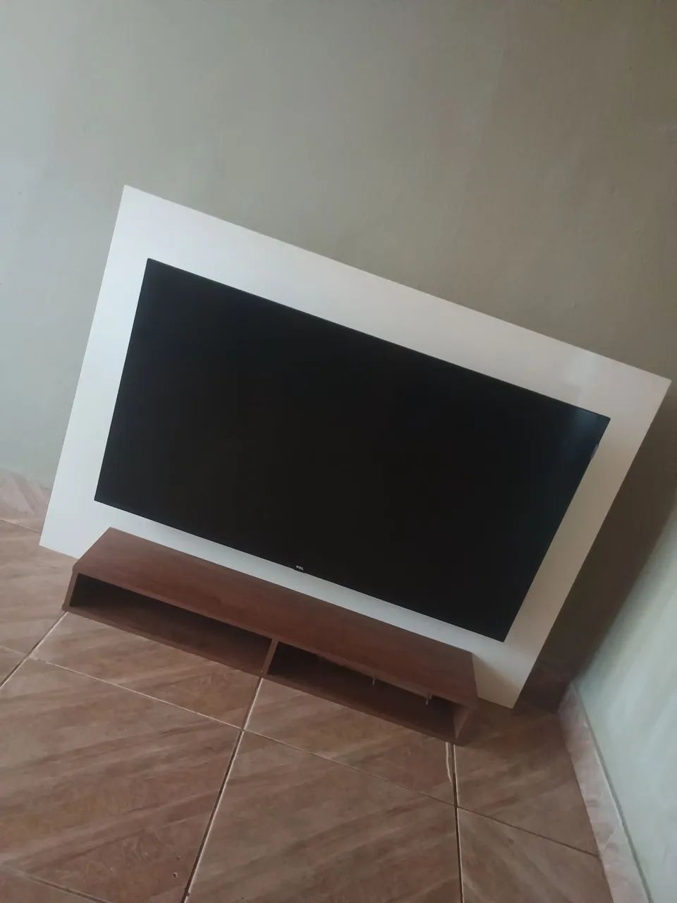 Vendo televisão 43 polegadas com painel junto.