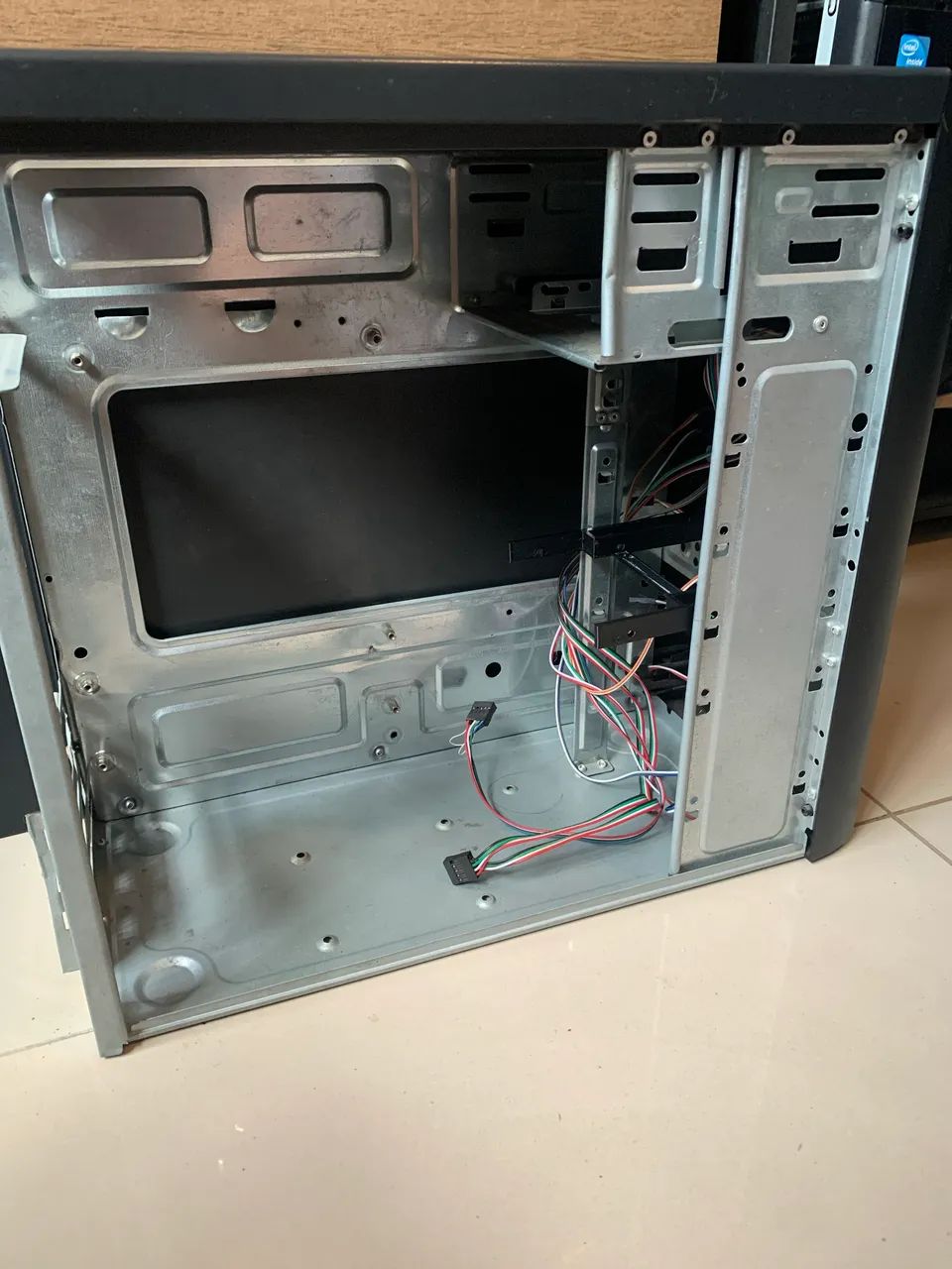Gabinete C3tech de escritório, com 5 espaços de HDs/SSDs - Foto 2