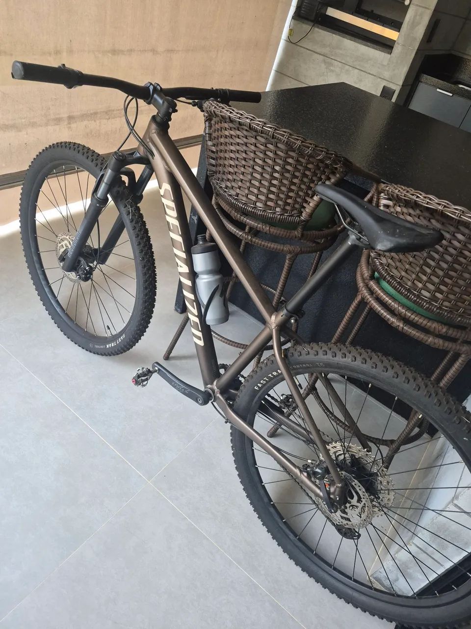VENDO BICICLETA SPECIALIZED ROCKHOPPER  - Foto 3
