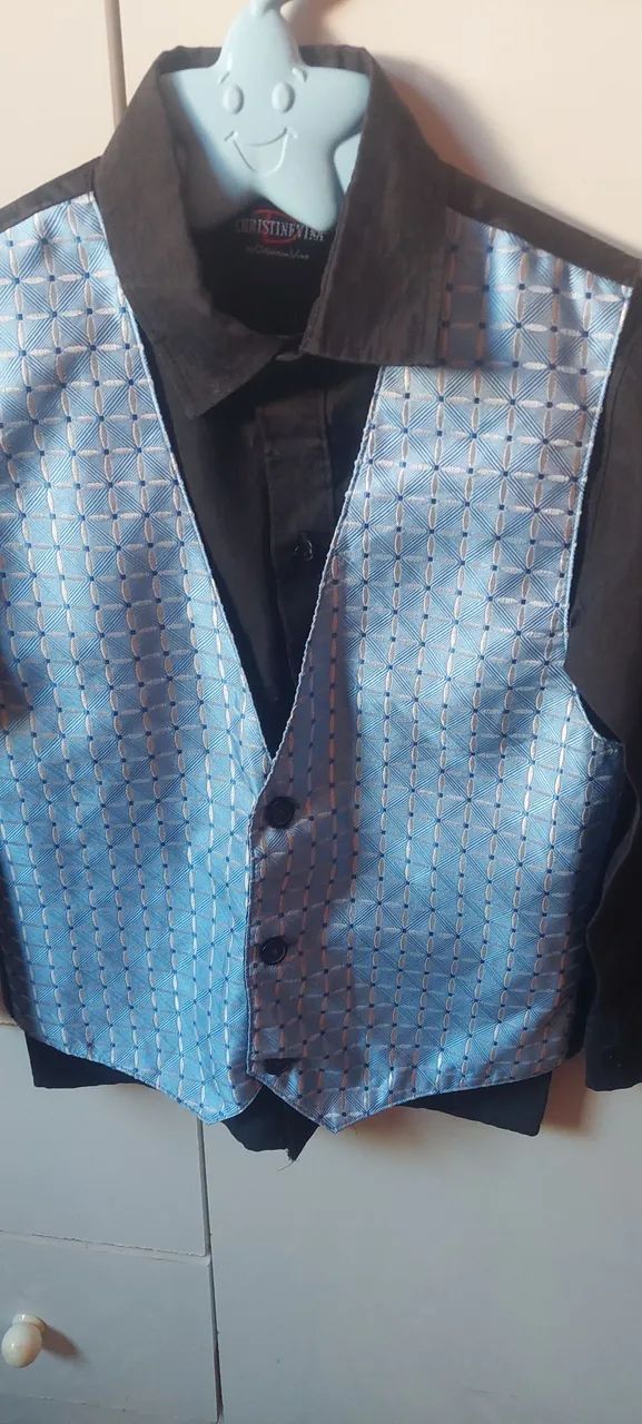 camisa e colete 