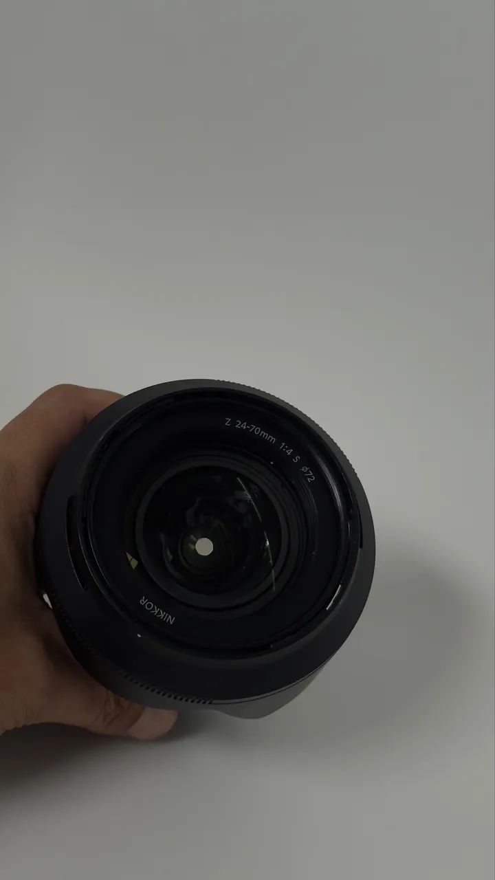 Nikkor Z 24-70mm f/4 S - Com marcas no elemento frontal - Câmeras