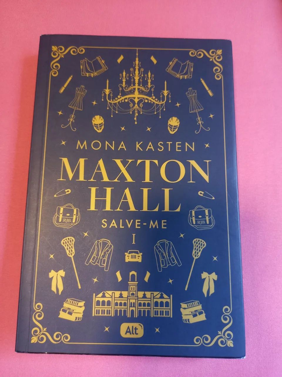 MAXTON HALL SALVE-ME 1