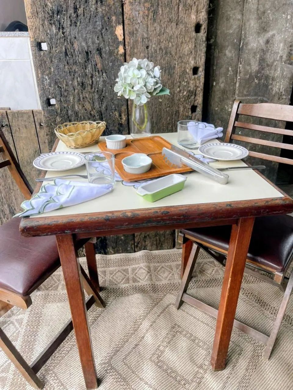 Conjunto mesa + cadeiras para restaurante 