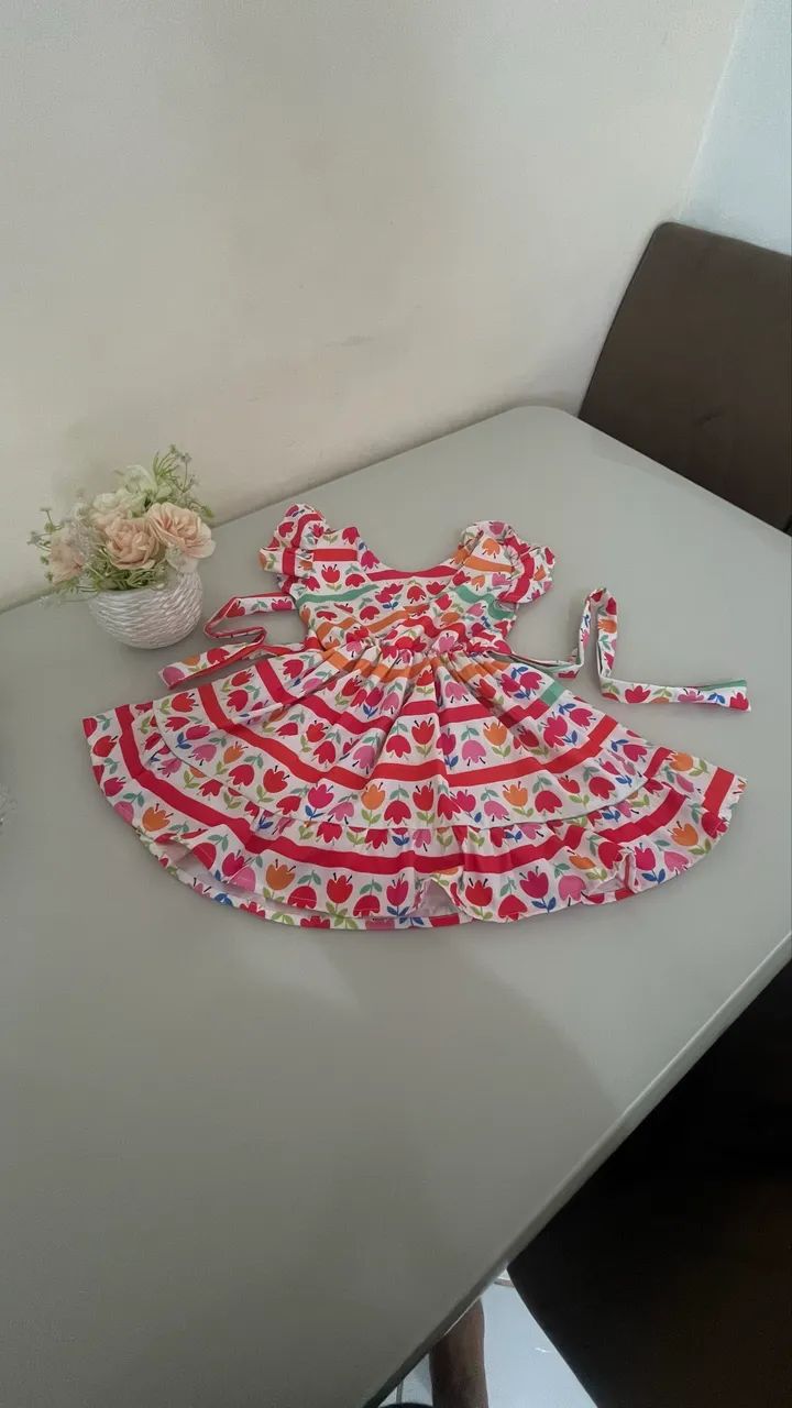 Infantis vestidos sapatos