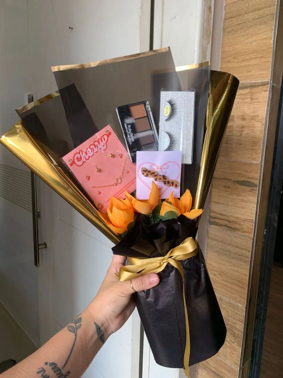 #2 BUQUÊ DE MAQUIAGEM PRESENTEAVEL  - Foto 4