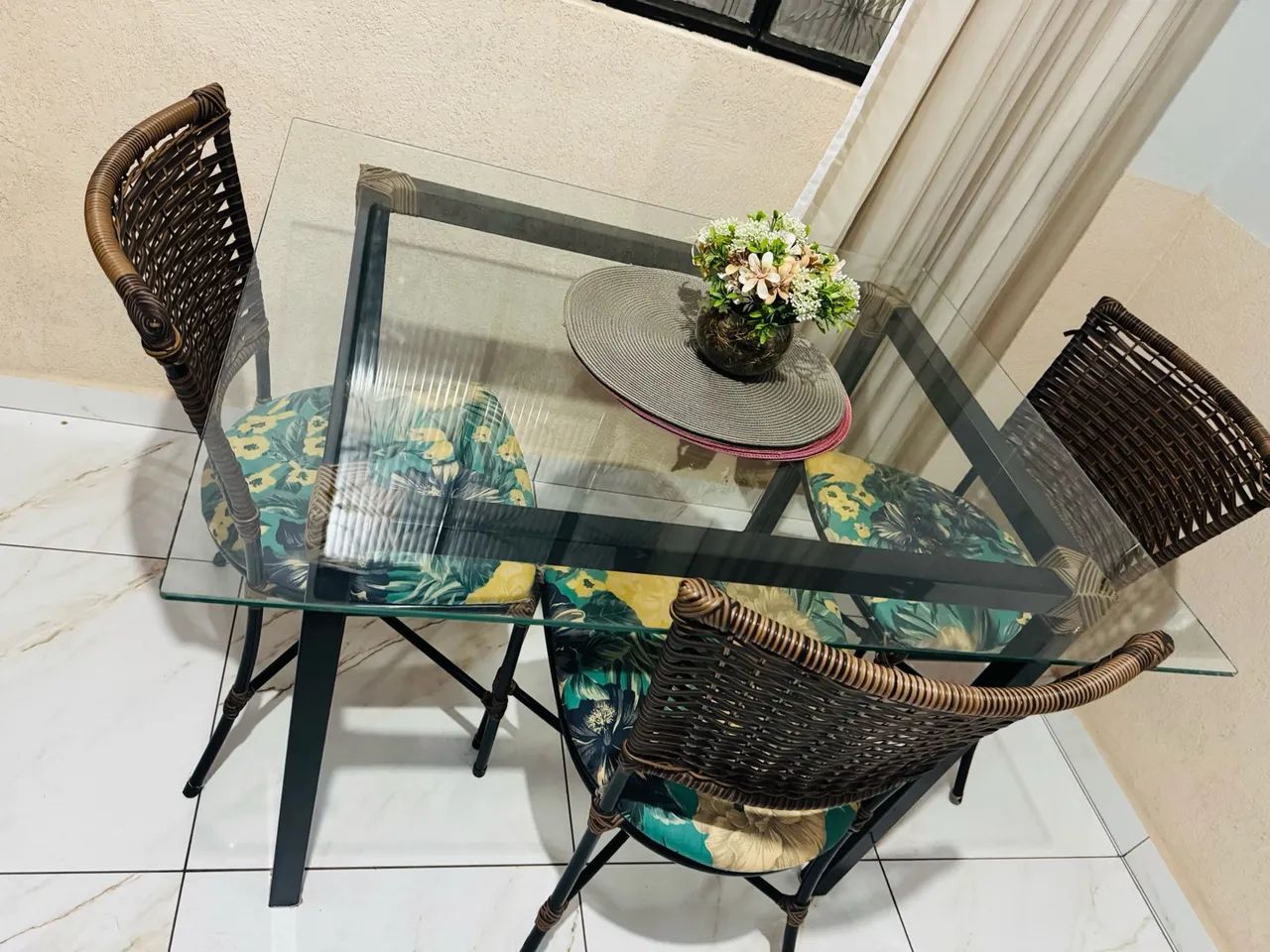 Mesa de jantar com 3 cadeiras
