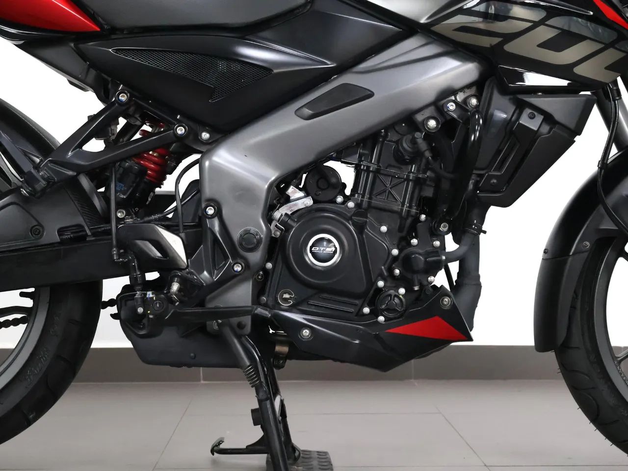 BAJAJ DOMINAR 200 ABS - Foto 3