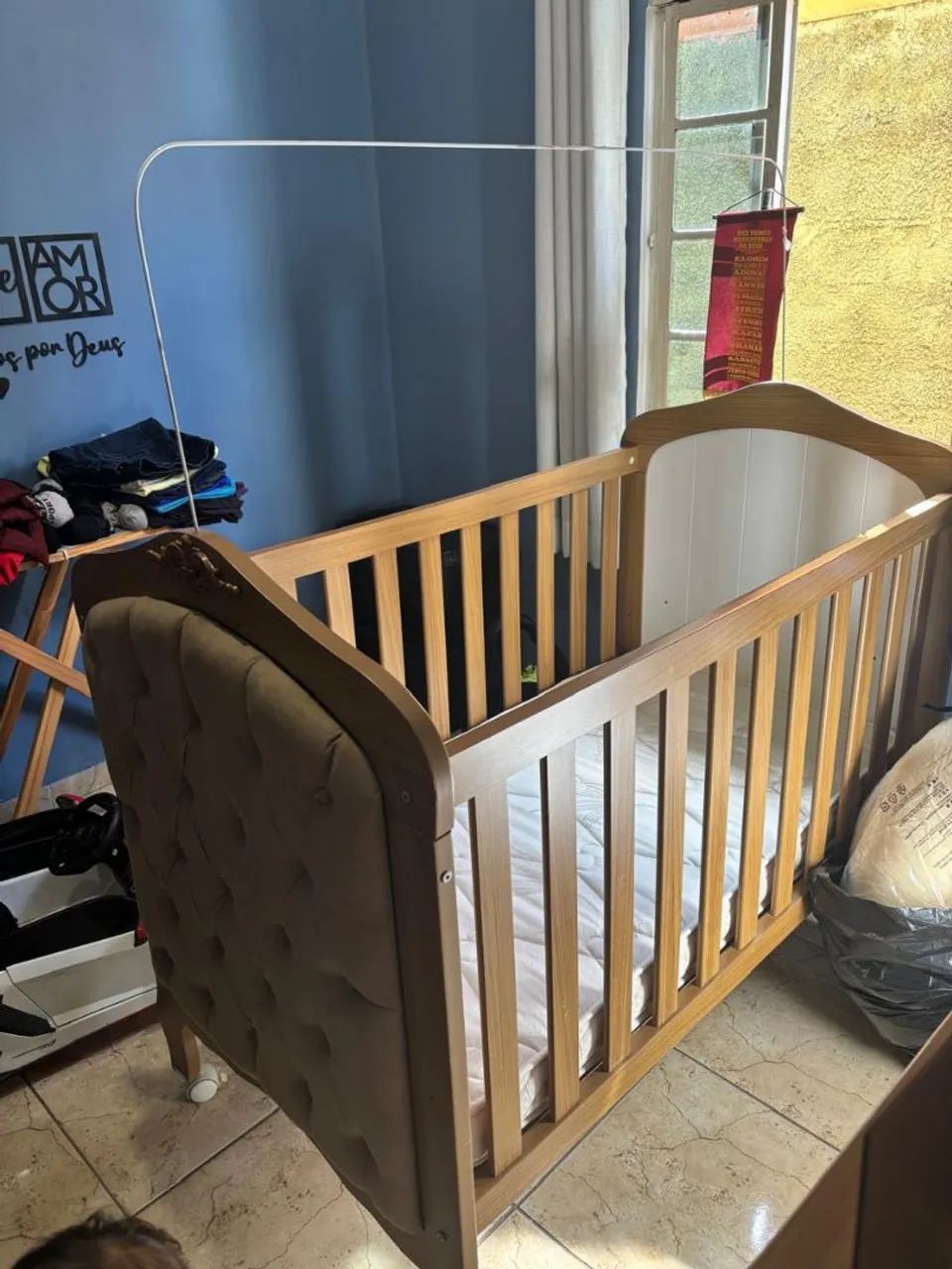 Berço Capitonê vira cama + colchão  - Foto 3