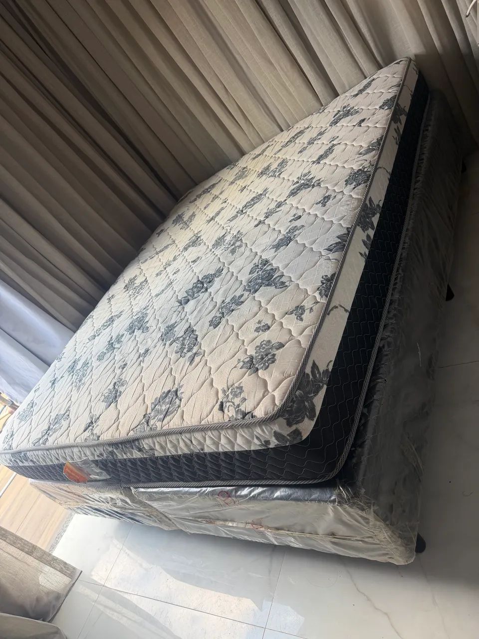Cama box Queen 
