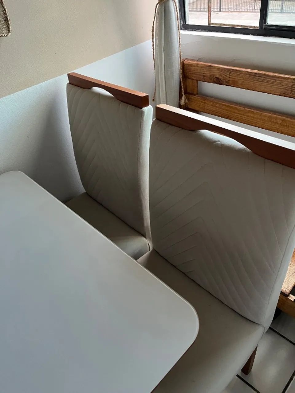 Mesa de Jantar + 4 Cadeiras - Foto 3