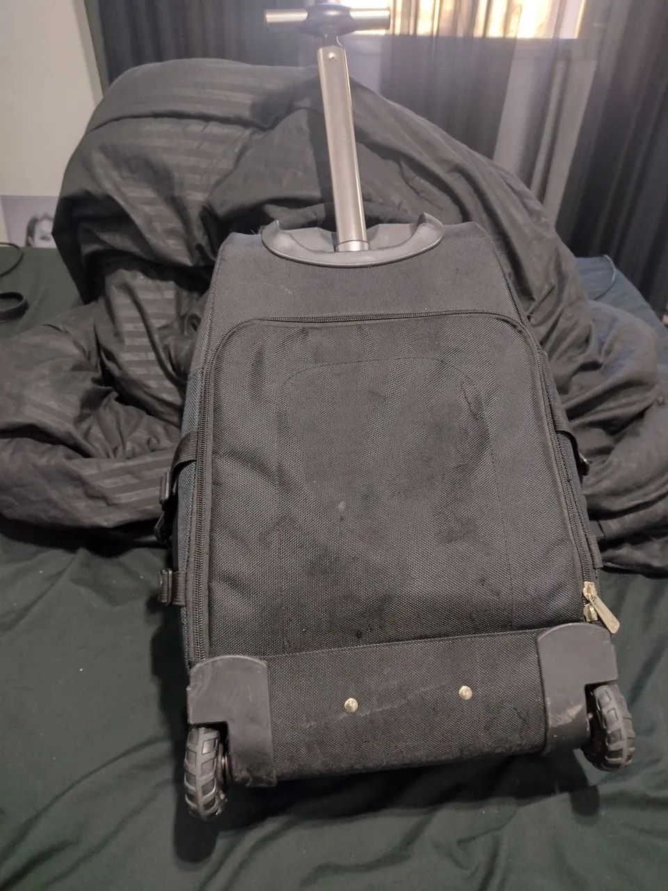 マリ子 Mochila com rodinhas - precisa trocar o zíper - Bolsas, malas e