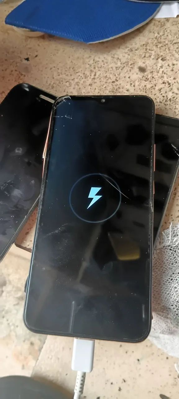 Vende se 3 celular com defeito 