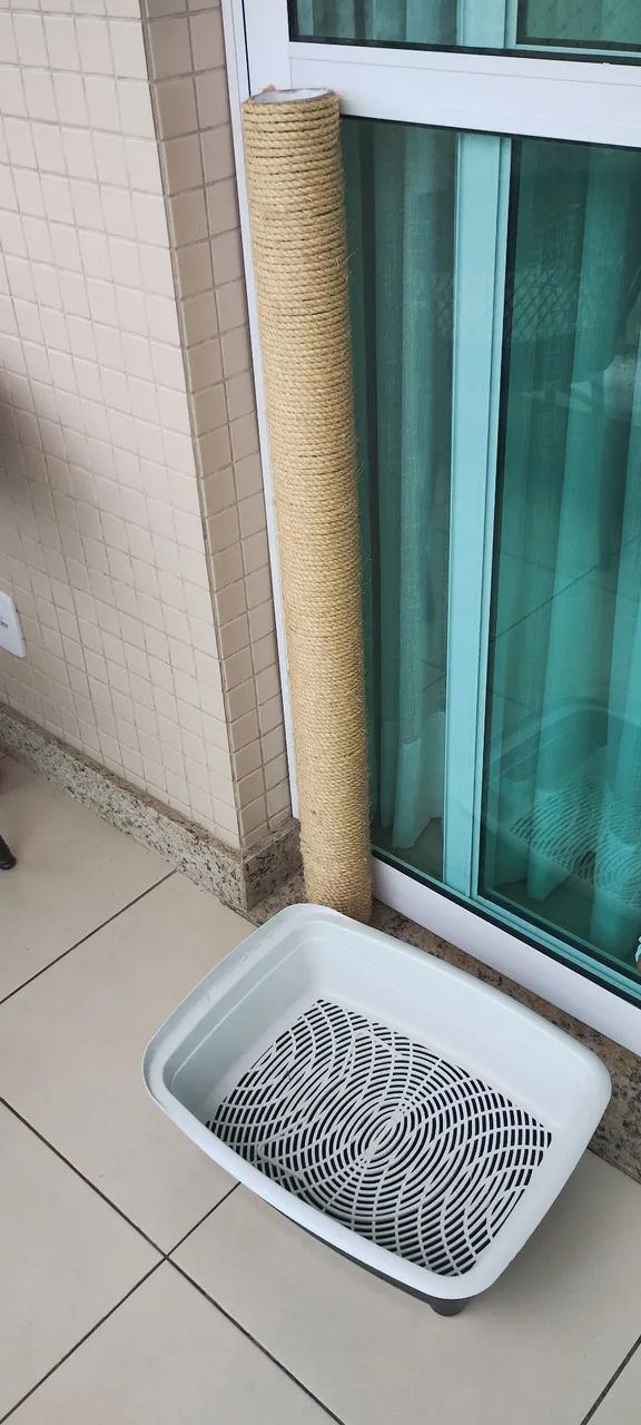 Oportunidade.Caixa sanitária e arranhador
