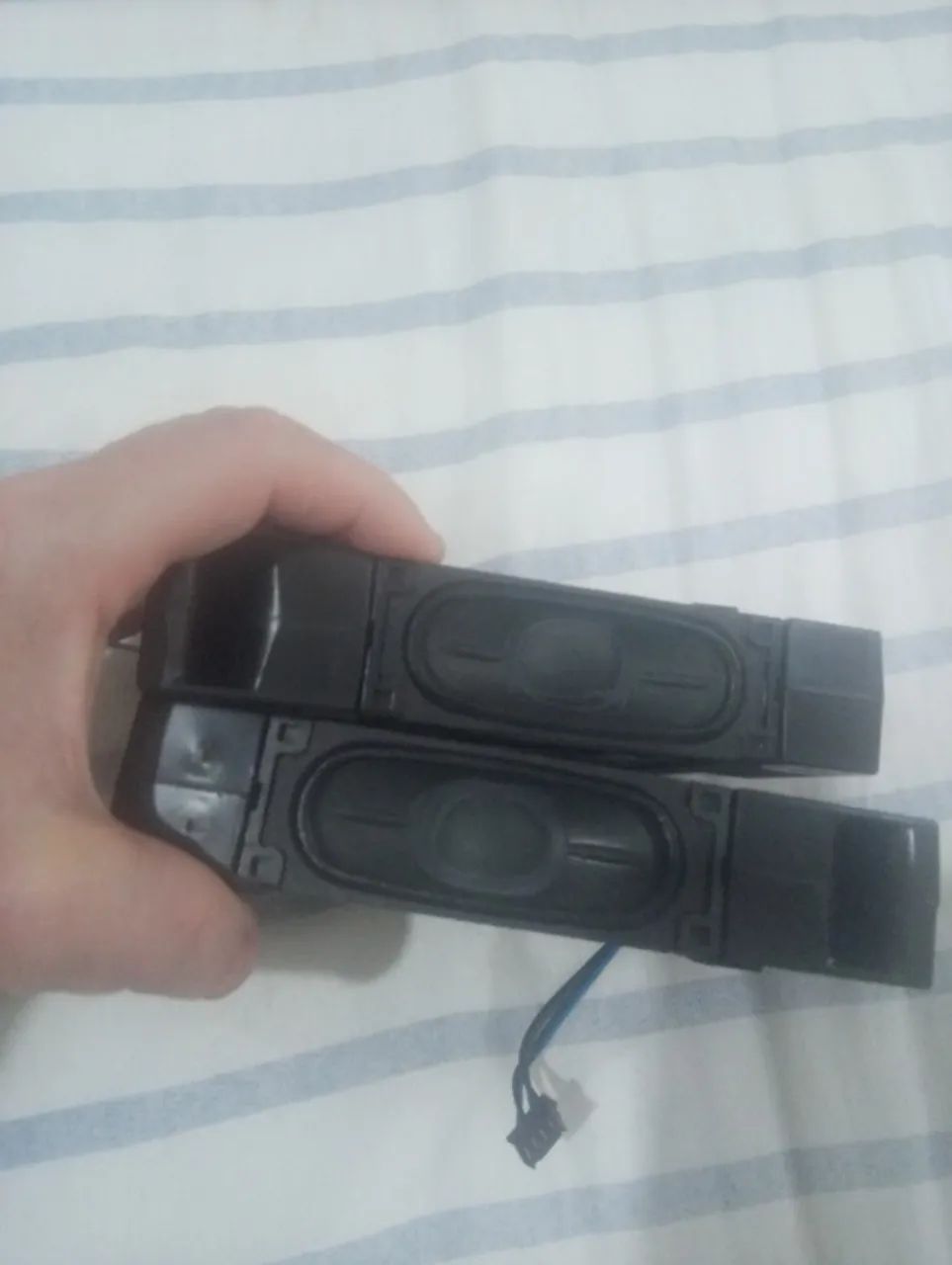 vende-se par de alto falantes de tv lg 43lk5750 - Foto 2