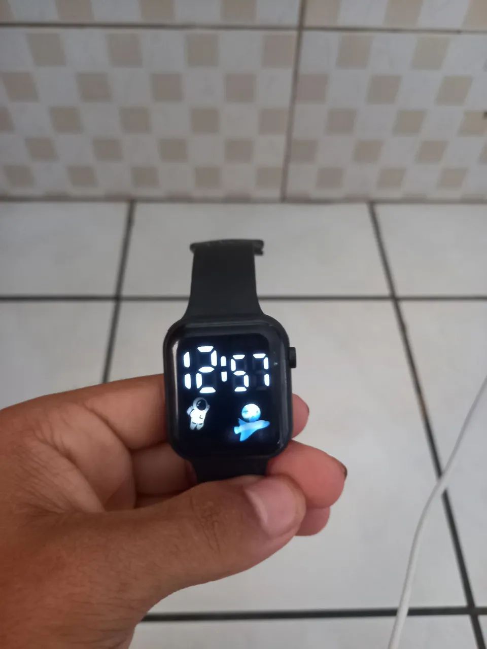Vende -se  relógio digital 