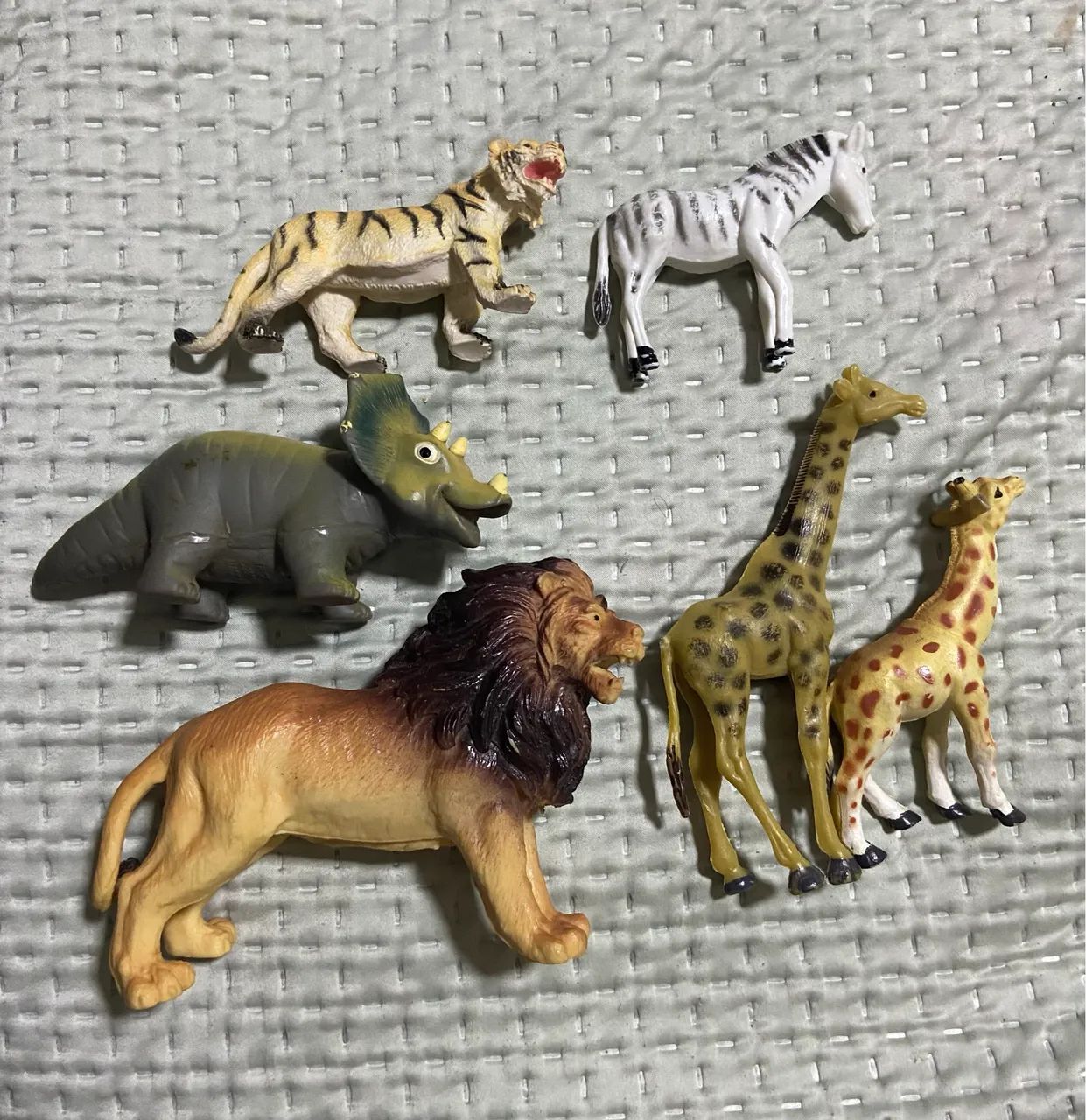 6 bichinhos de brinquedo Safari 