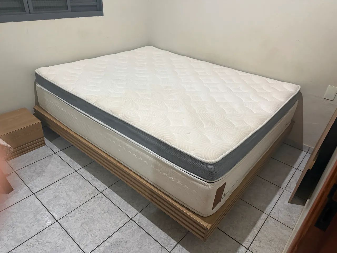 Colchão com espuma hr em látex de alta resiliência