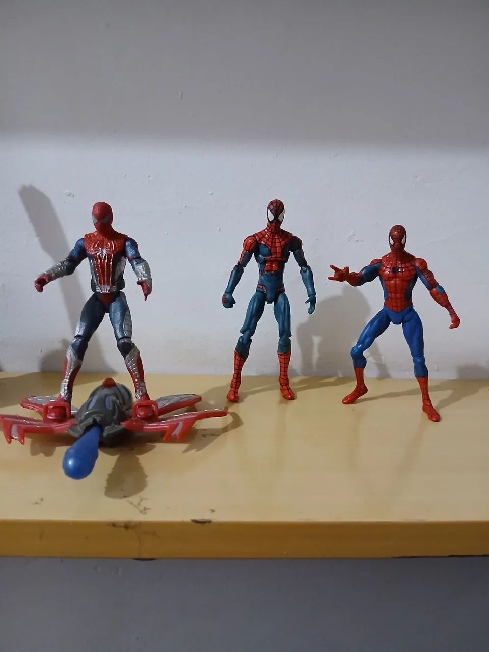 Três bonecos homem aranha!!!