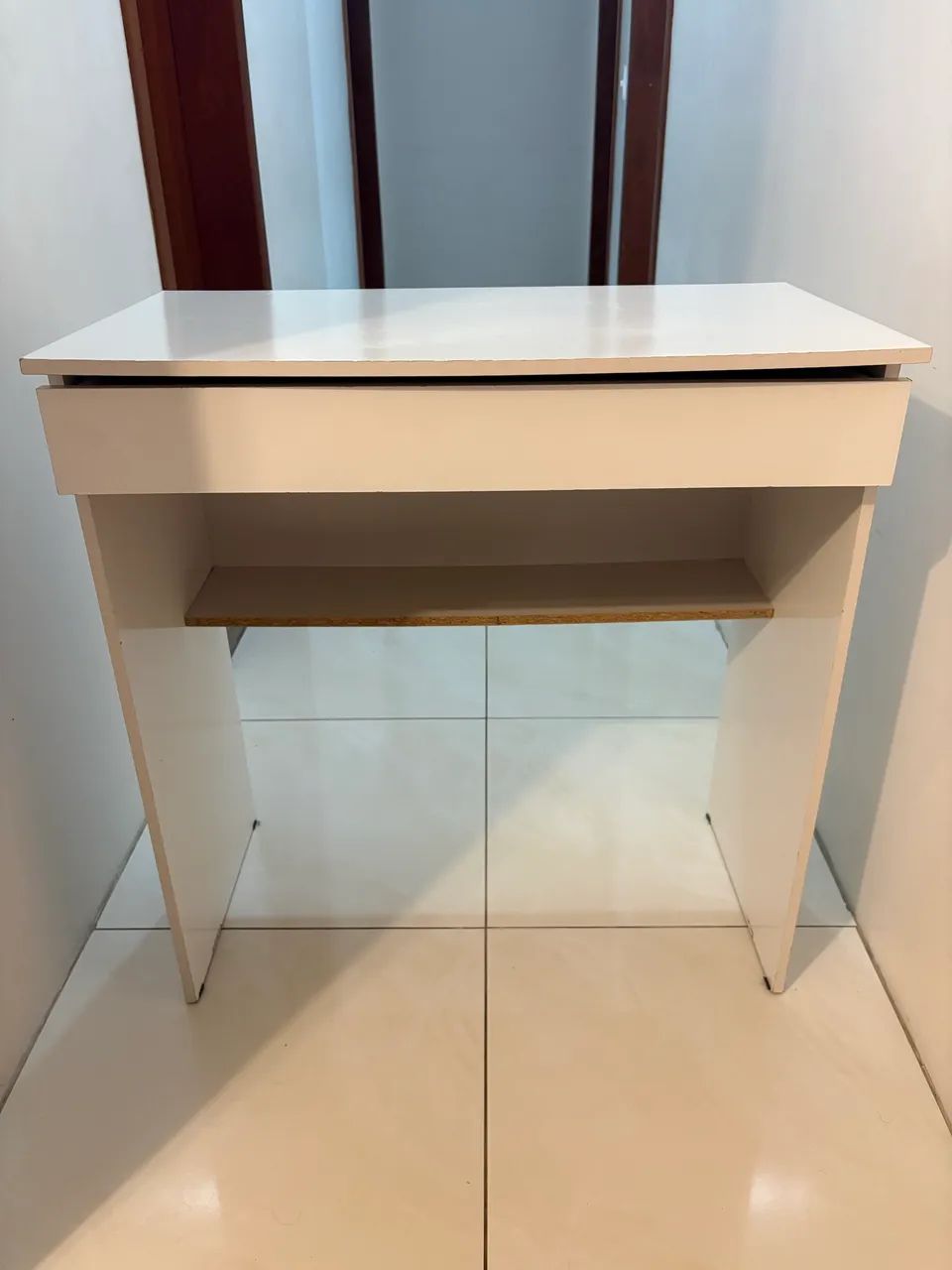 Vendo escrivaninha / detalhe gaveta  - Foto 2