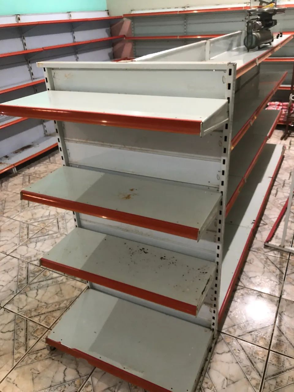 Prateleira Central para comércio 