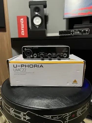 Interface de áudio USB Behringer U-Phoria UMC22 