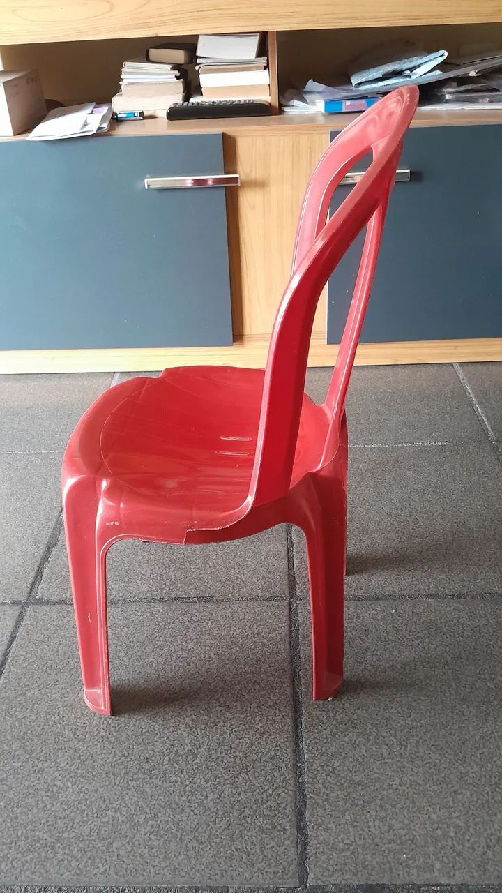 Cadeira de Plástico Infantil Vermelha  - Foto 4