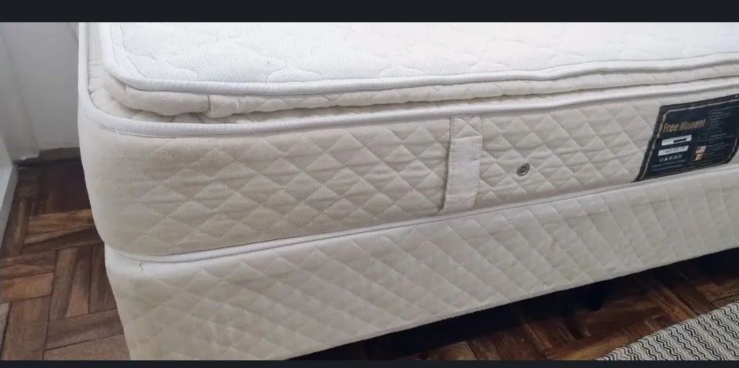 Cama solteiro box + colchão em ótimo estado.