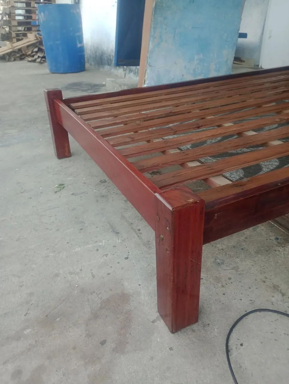 Cama de casal madeira nobre e maciça 999,00 - Foto 3