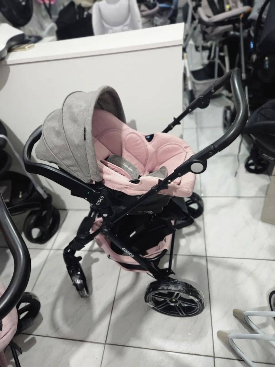 Carrinho Moisés  cosco mais bebê conforto  e base veicular  novos R$:999.00 cada um  - Foto 3