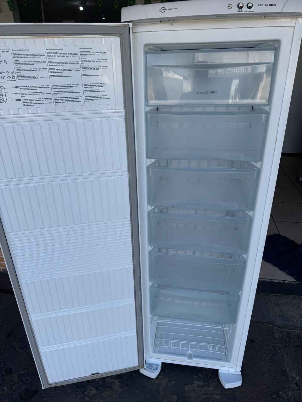 Freezer vertical frost free 