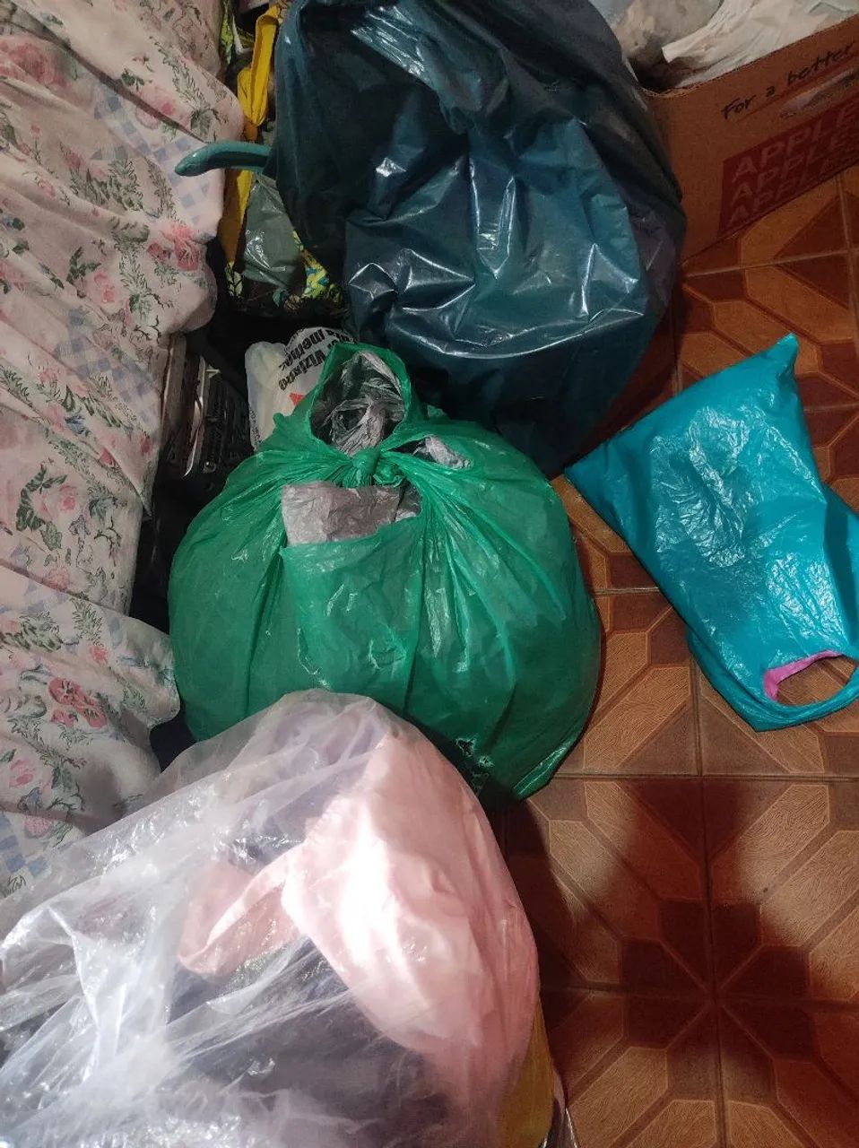 Sacolas de roupas para bazar - Foto 2