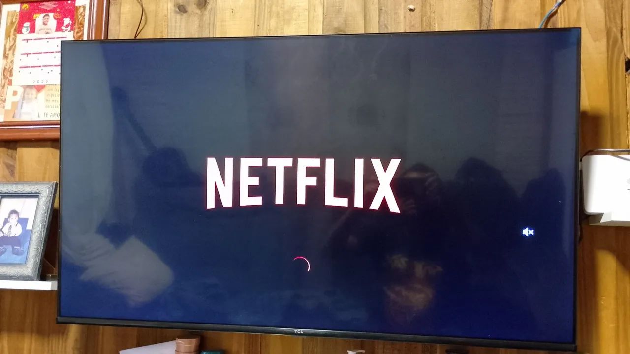 TCL tv 43 polegadas $900 pra vender logo ....  - Foto 3