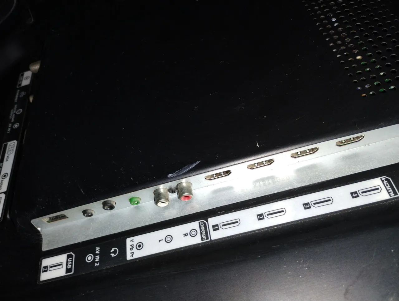 TV LED SOC 32 Polegadas Modelo LE32H581 com Tela trincada  - Foto 2