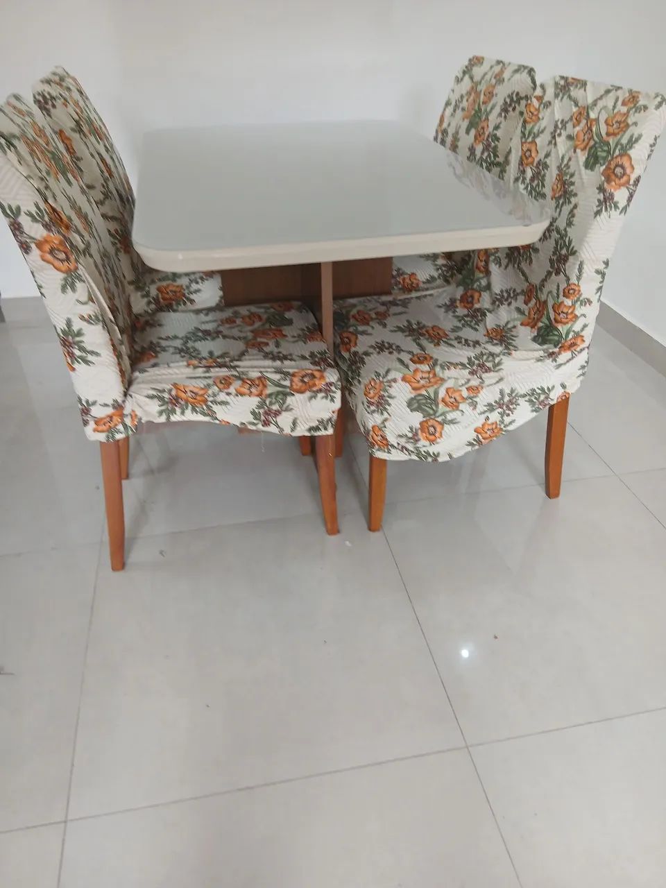 Mesa quatro lugares 