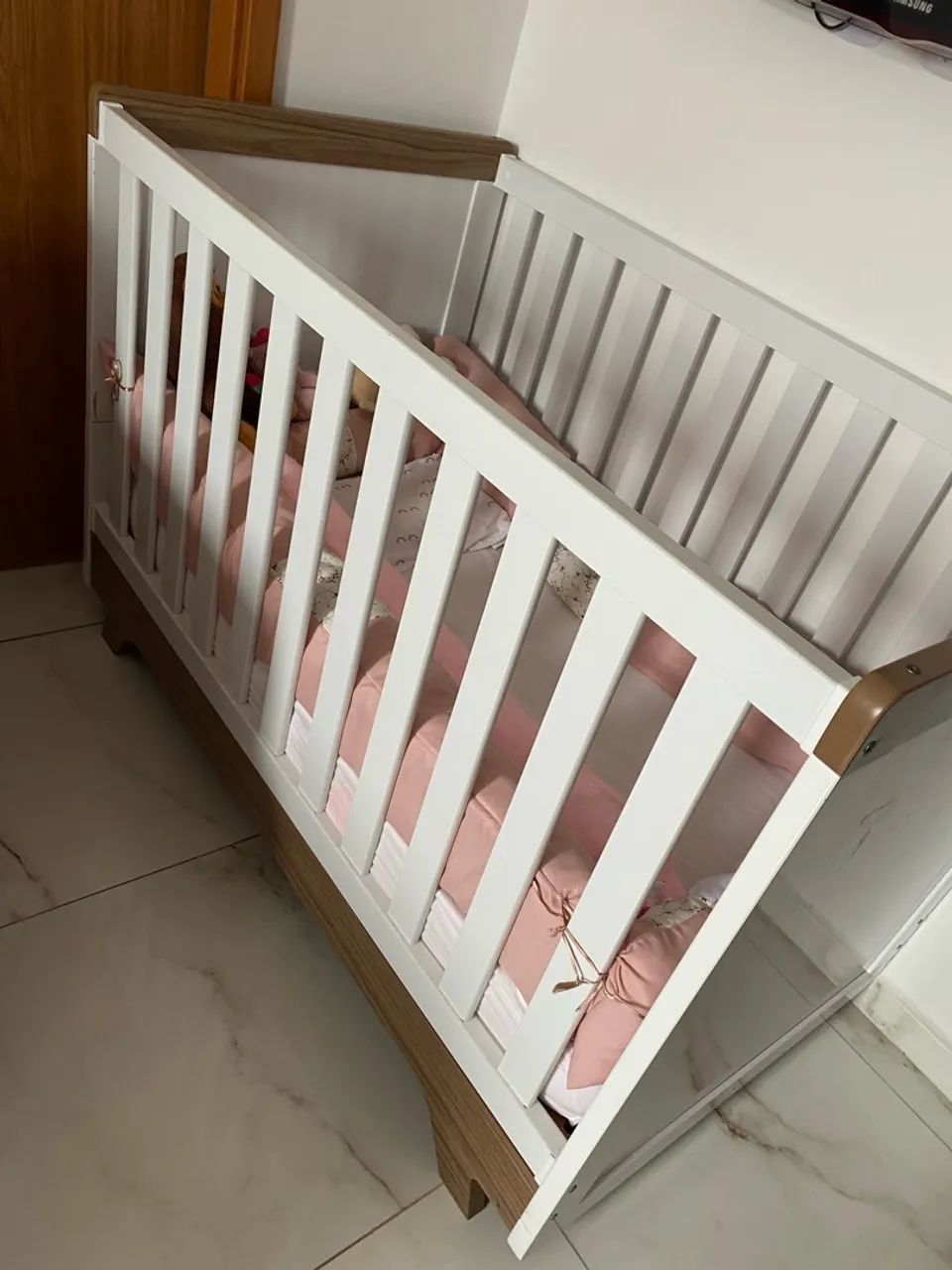 Vendo berço+ colchão e lençóis.  - Foto 2